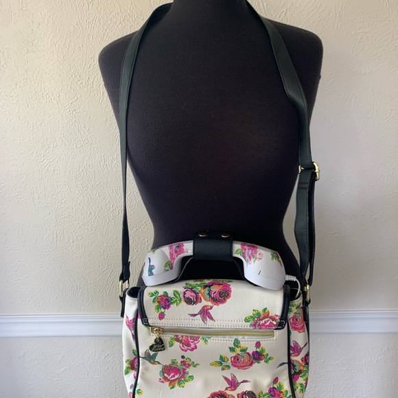 Betsy Johnson Phone Purse - Picture 2 of 7